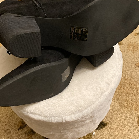 GC Shoes “Rosco” black suede booties - Picture 4 of 8